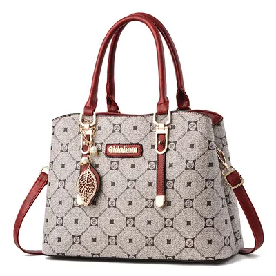 Capacious shoulder bag 