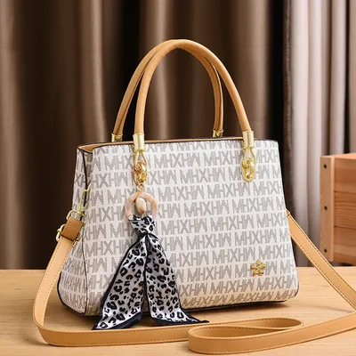  Large Capacity Shoulder Bag 