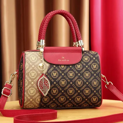 Large capacity messenger bag 