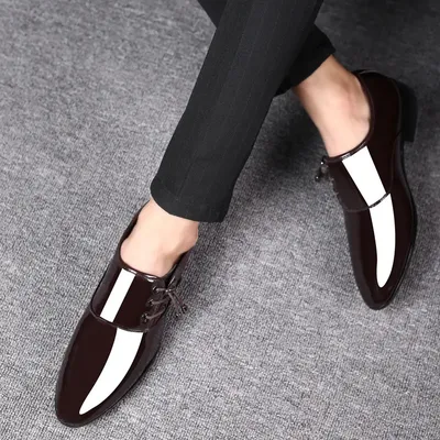 CLASSIC PATENT LEATHER SHOES