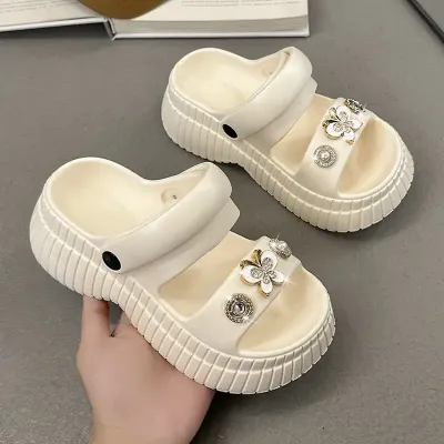 FASHIONABLE COMFORTABLE SLIPPERS