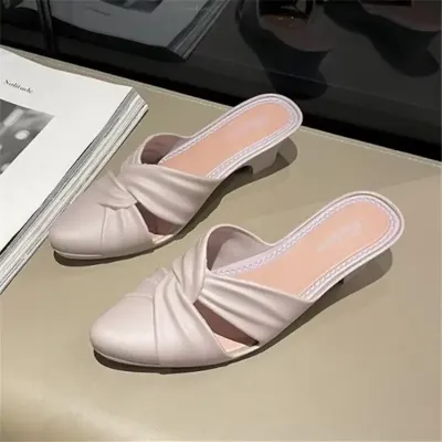 COMFORTABLE MID-HEEL BUN SLIPPER