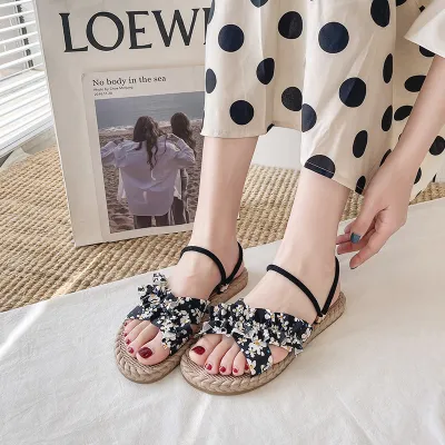 FASHIONABLE SANDALS FOR WOMEN