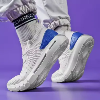 OUTDOOR WALKING SHOES