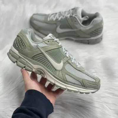 NIKE ZOOM VOMERO 5 JADE HORIZON