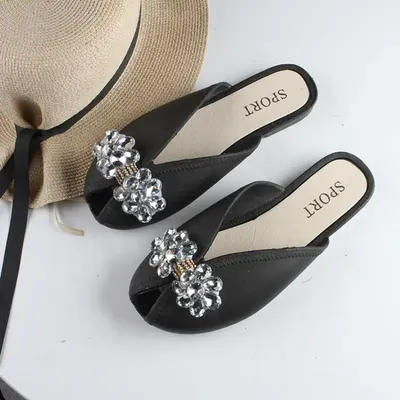 Fashionable Two-Flower Metal Buckle Slippers