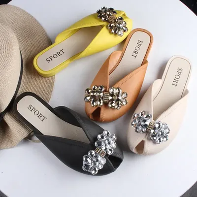 Fashionable Two-Flower Metal Buckle Slippers
