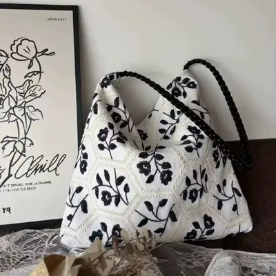 Enim Embroidery Tote Bag