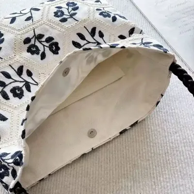 Enim Embroidery Tote Bag