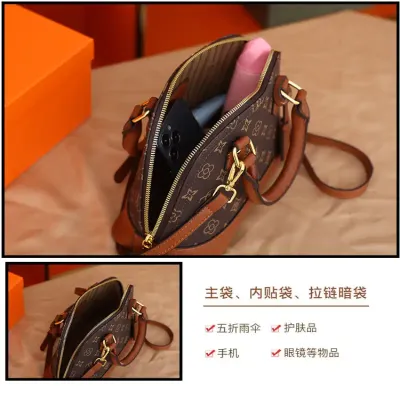 Luxe LV Retro printed handbag