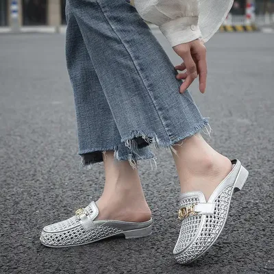 Fashion Closed-Toe Slippers 