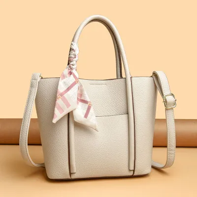 MODERN CHIC LEATHER BAG