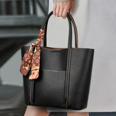 MODERN CHIC LEATHER BAG