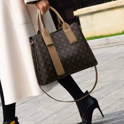 Chic Trendy Crossbody Bag