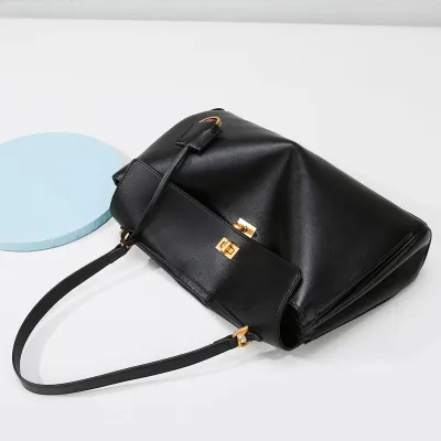 Pure Elegance Leather Carry Bag