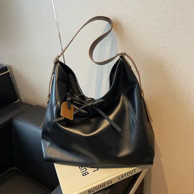 Pure Class Classic Shoulder Bag