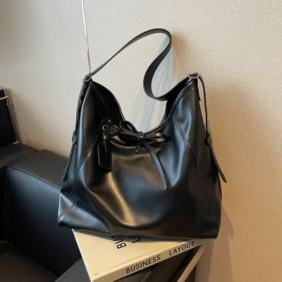 Pure Class Classic Shoulder Bag