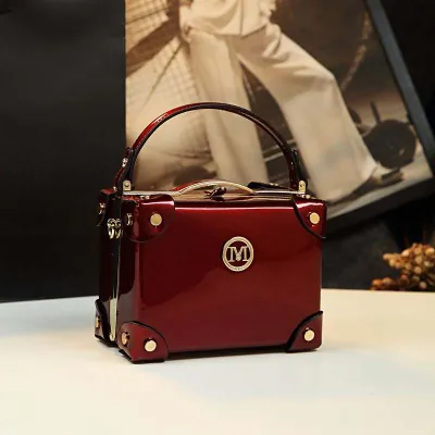 Timeless Icon Classic Shoulder Purse
