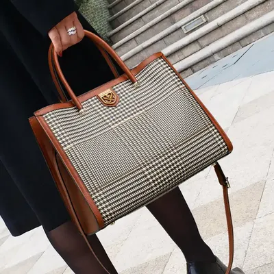 Royal Queen Fashion Carry Purse