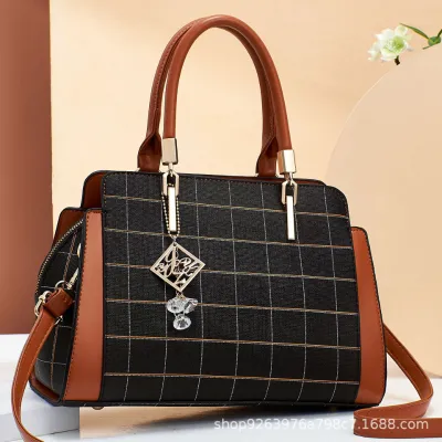 Sleek Lady Timeless Shoulder Bag