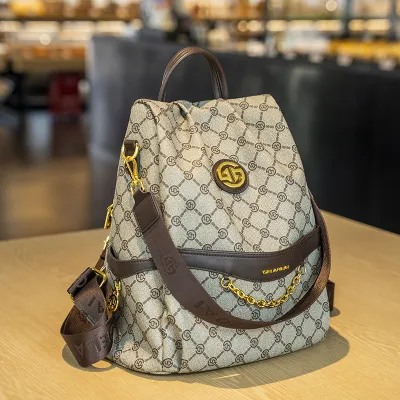 Chic Touch Everyday Carry Leather Purse