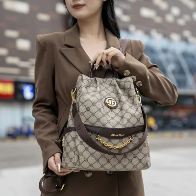 Chic Touch Everyday Carry Leather Purse