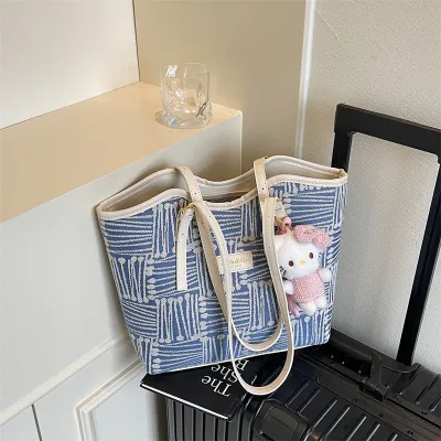 Sleek & Stylish Shoulder Bag