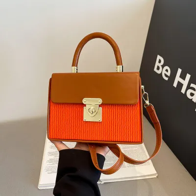 Bold Elegance Shoulder Carry