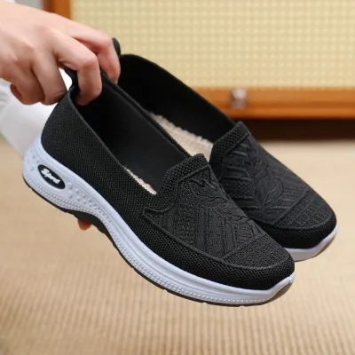 Daily Chic Comfort Sneakers