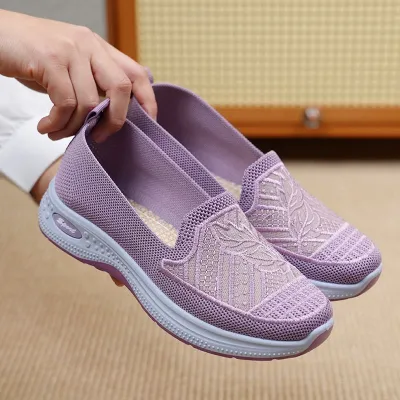Daily Chic Comfort Sneakers