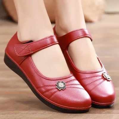 Classic Touch Lace-Up Casual Shoes