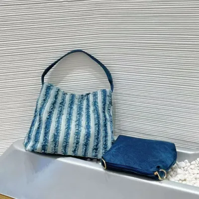 Pure Elegance Small Crossbody Bag