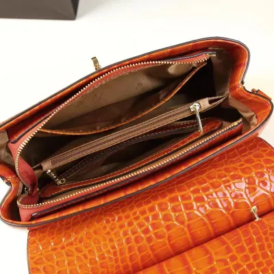 Elegant Lines Pattern Shoulder Tote