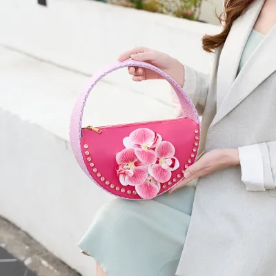 Classic Touch Carry Tote