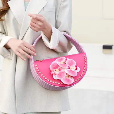 Classic Touch Carry Tote