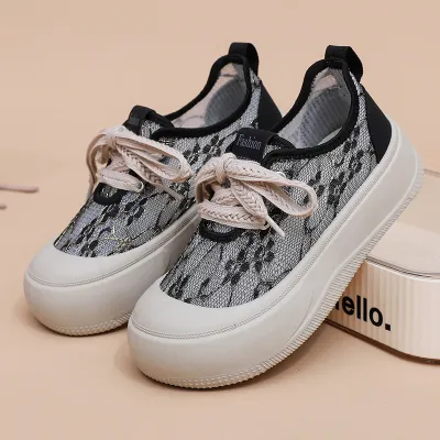 Fashionable And Versatile Shoe
