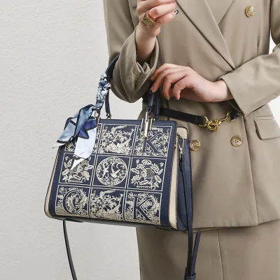 TEMPERAMENT RED HANDBAG