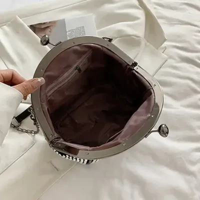 ELEGANT MINIMALIST PURSE