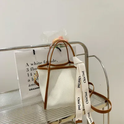 TRAVEL FRIENDLY COMPACT PURSE