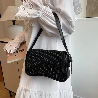 SOFT ROUND EDGE TOTE