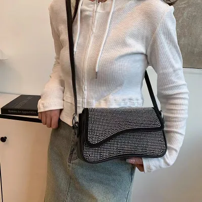 SOFT ROUND EDGE TOTE