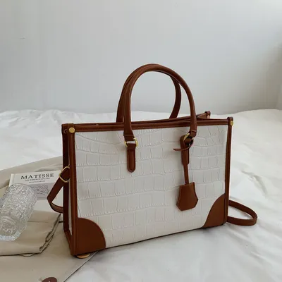 GLOSSY ELEGANT OFFICE BAG