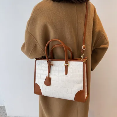 GLOSSY ELEGANT OFFICE BAG