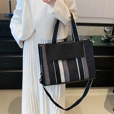 URBAN ELEGANCE SLING BAG