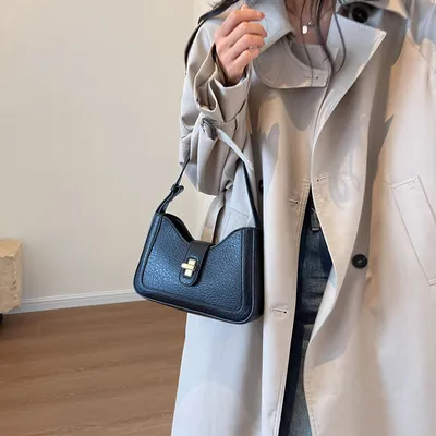 FASHIONISTA’S DAILY ESSENTIAL BAG