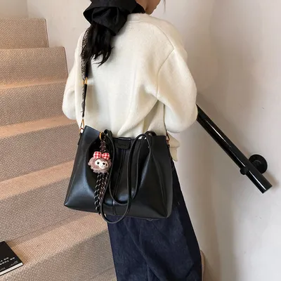 PREMIUM TEXTURED SHOULDER BAG