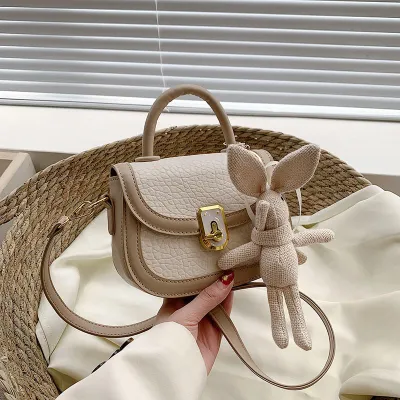 DIAGONAL STRAP CROSSBODY BAG