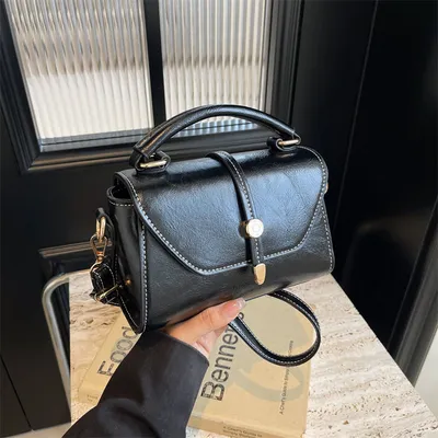 LADY’S LUXURY CHAIN PURSE