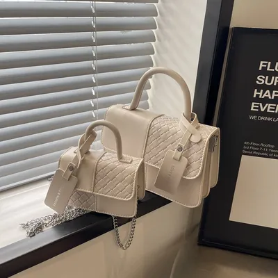 COMPACT AND CLASSY PURSE