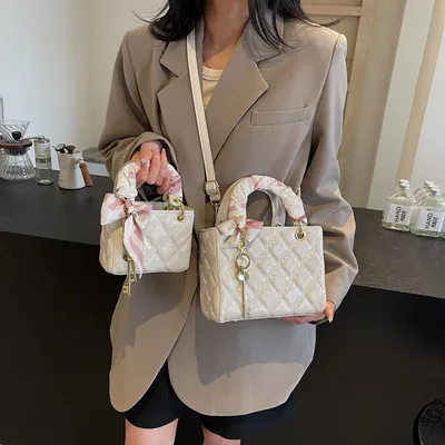 EVERYDAY SLING WITH STYLE